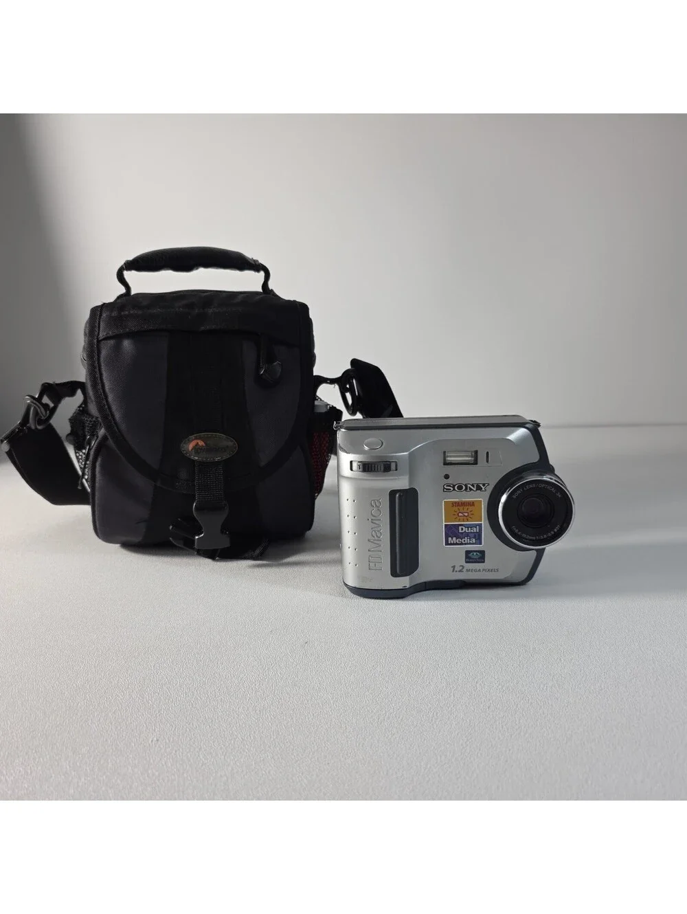 Sony Mavica MVC-FD100 1.2MP Digital Camera Silver and Bag DOESNT COME W/ CHARGER